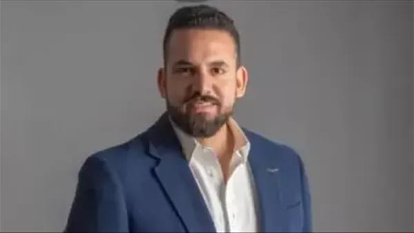 رئيس المجلس التصديري  للحرف اليدوية والصناعات الإبداعية ضمن قائمة التصنيف العالمي للمصممين 